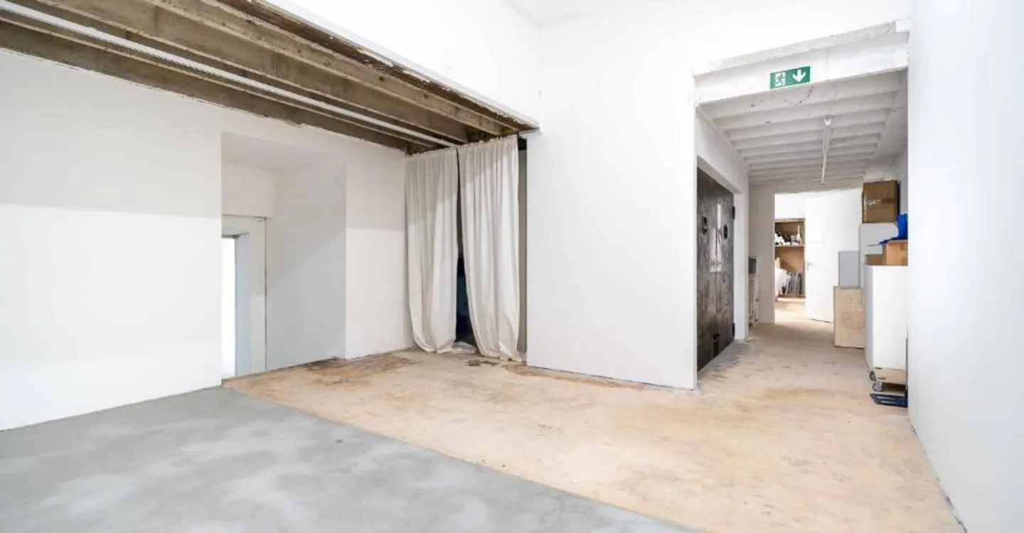 Espace Commercial Spacieux - Photo 3 sur 4