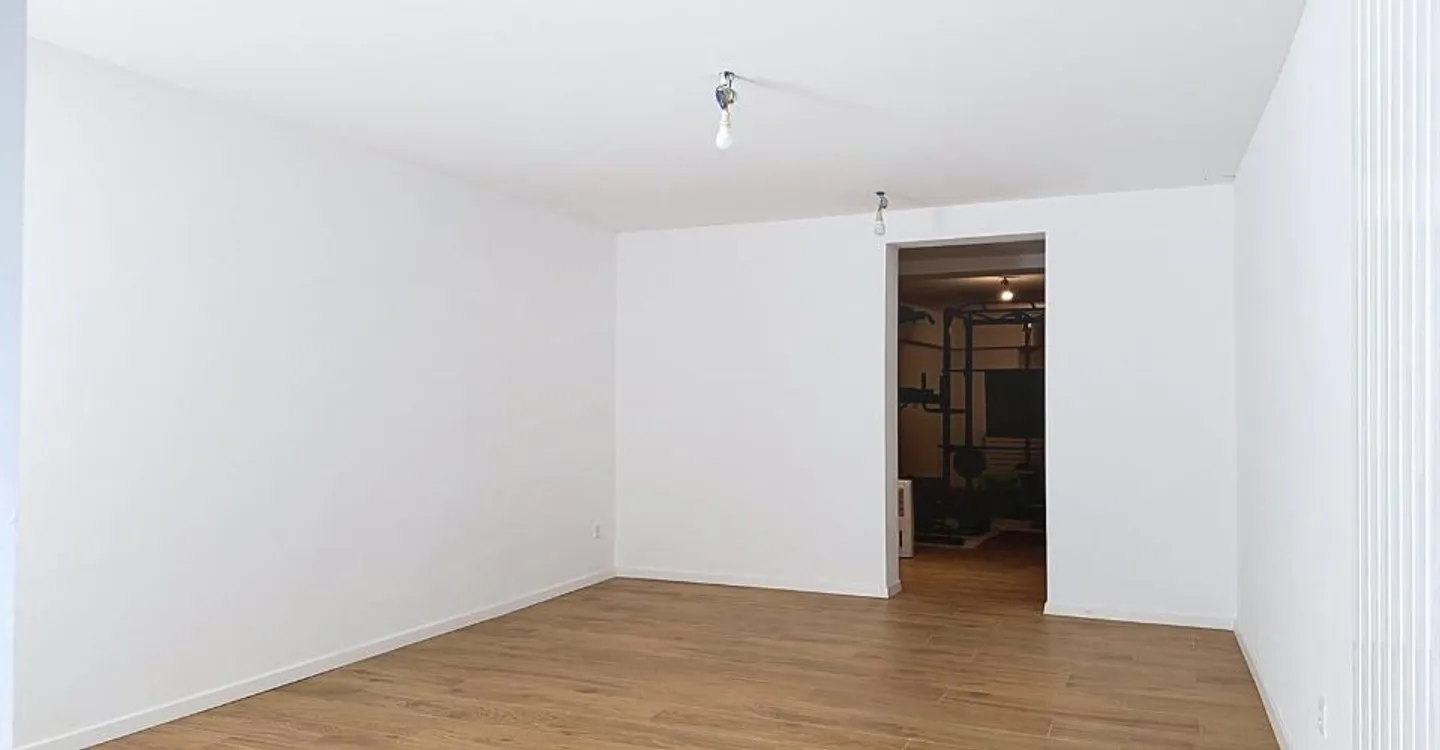 Spazio commerciale di 60m² nel cuore di un quartiere storico di Friburgo! - Foto 2 di 7