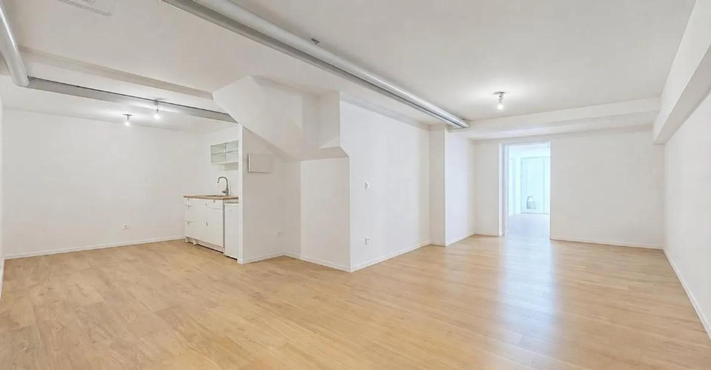 Spazio commerciale di 60m² nel cuore di un quartiere storico di Friburgo! - Foto 5 di 7