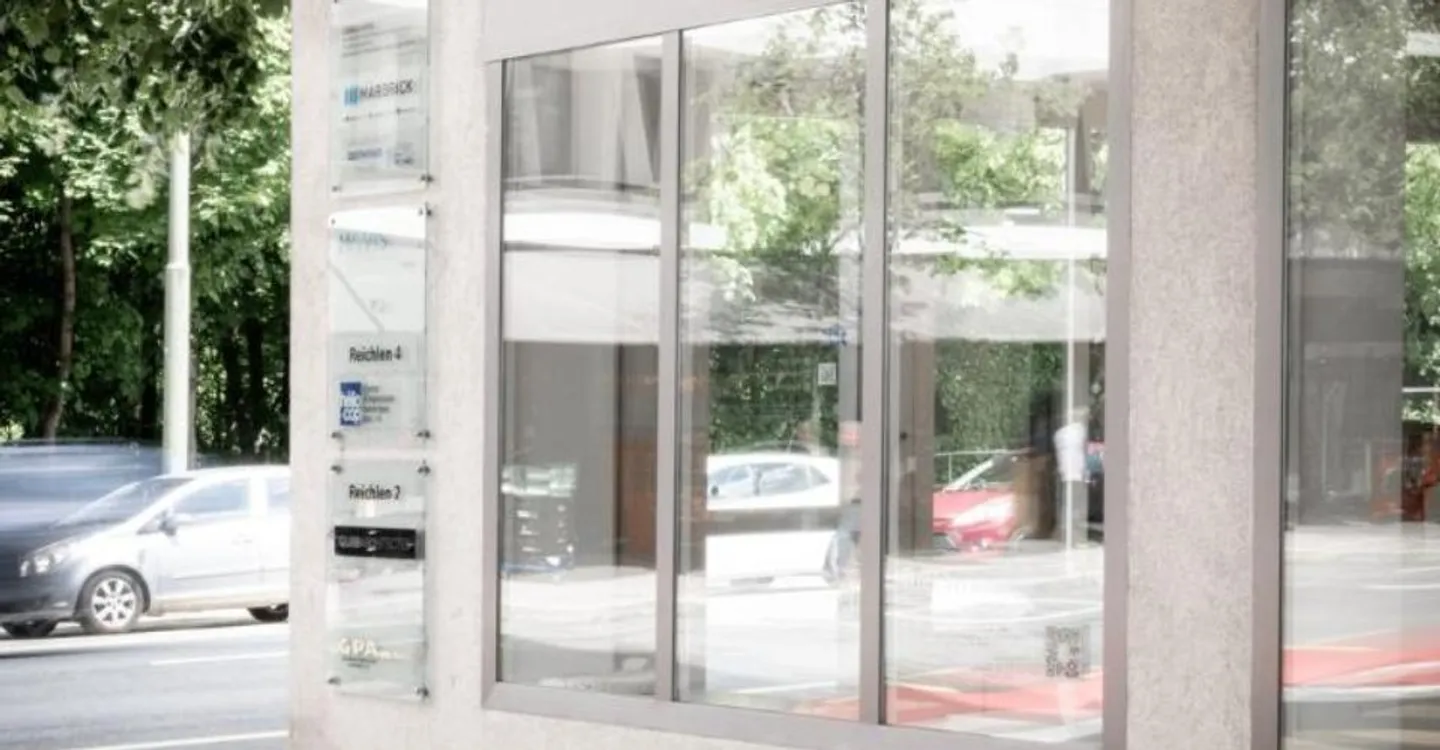 GEWERBLICHE FLÄCHE MIT SCHAUFENSTER AUF ZWEI EBENEN - Foto 5 von 9