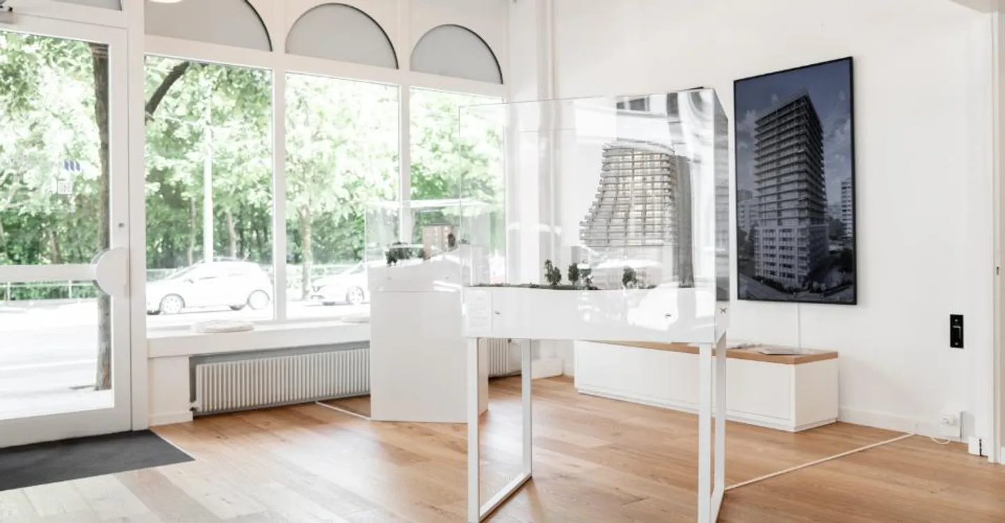 GEWERBLICHE FLÄCHE MIT SCHAUFENSTER AUF ZWEI EBENEN - Foto 1 von 9