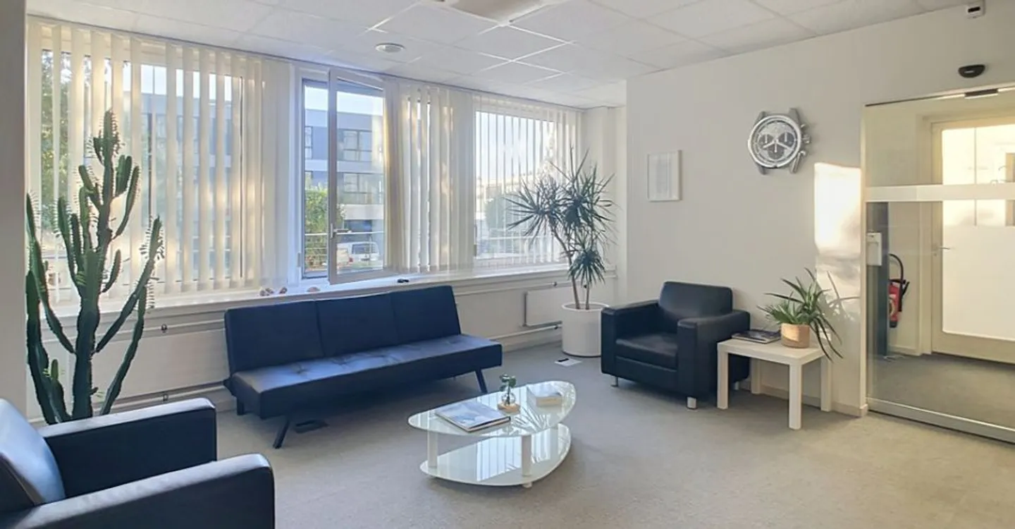 GLAND - Surface de bureaux moderne de 365 m2 - Foto 3 von 9