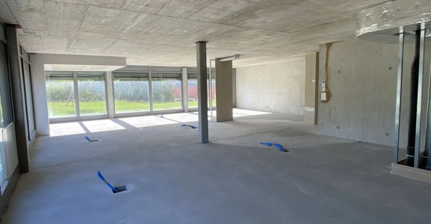 Vallorbe - der Tag - Gewerbefläche im Erdgeschoss mit Fenstern - Foto 4 von 8