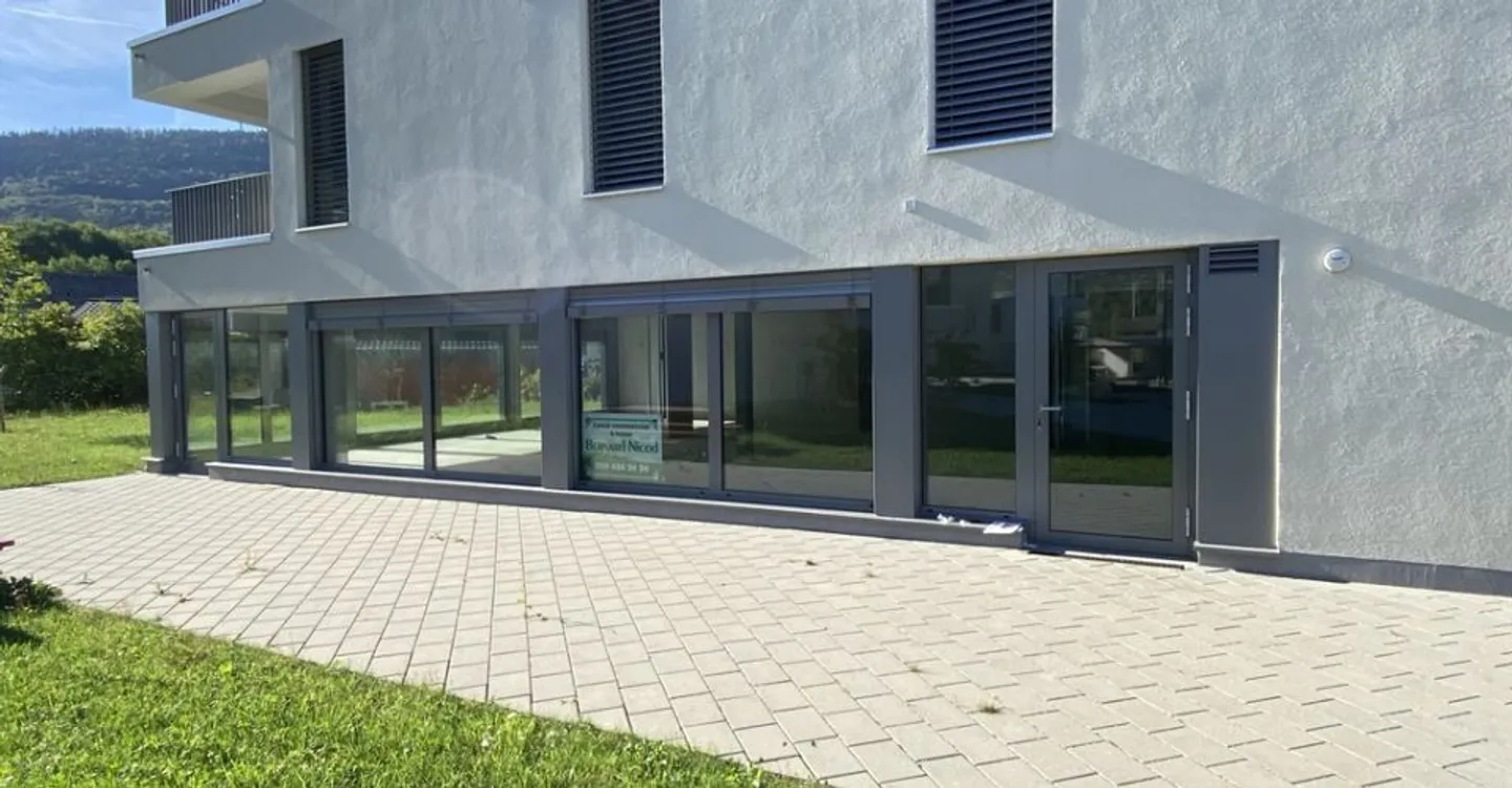Vallorbe - der Tag - Gewerbefläche im Erdgeschoss mit Fenstern - Foto 2 von 8