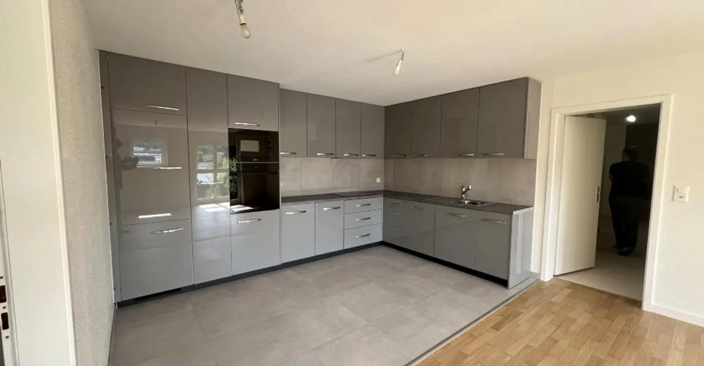 Spacious commercial space for offices with 4.5 renovated rooms - Photo 4 of 9