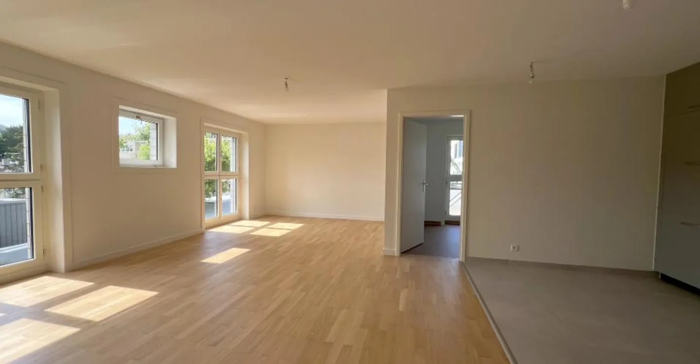 Spacious commercial space for offices with 4.5 renovated rooms - Photo 9 of 9