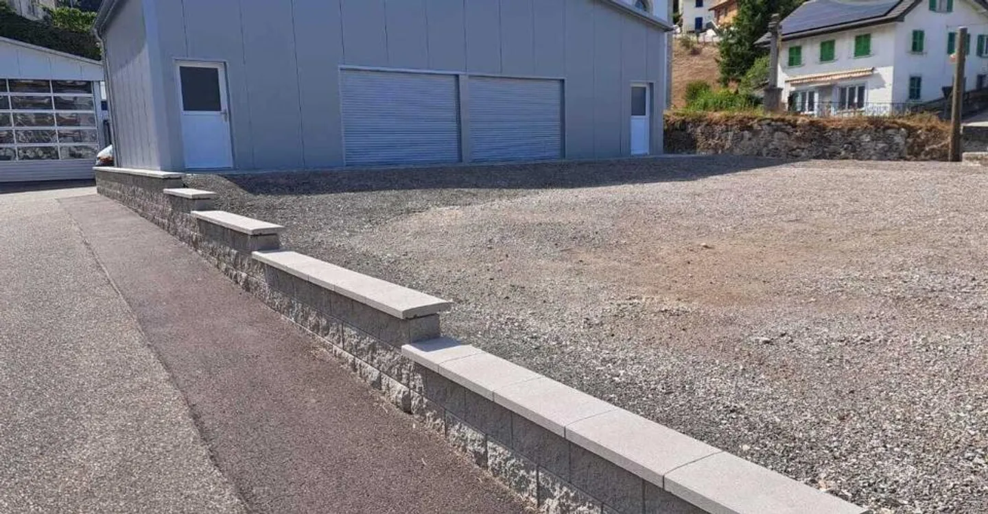 Local commercial - atelier de 94 m² en zone mixte - Photo 3 of 6