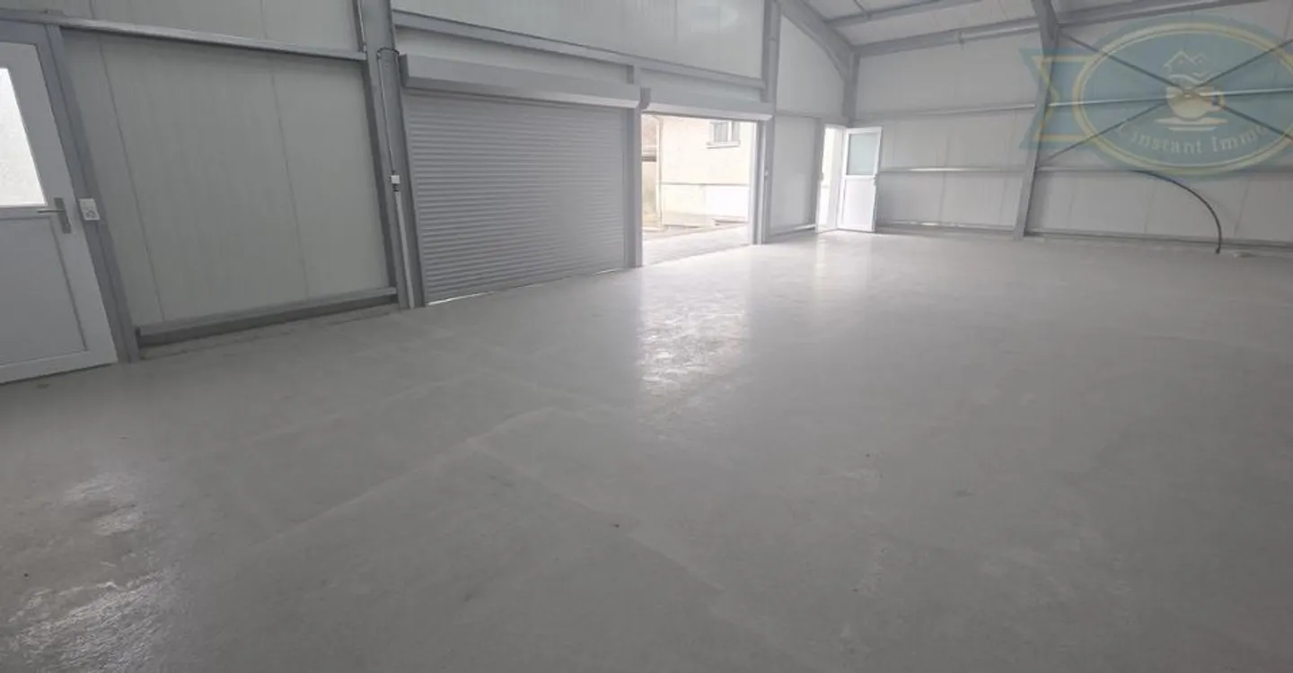 Local commercial - atelier de 94 m² en zone mixte - Photo 5 of 6