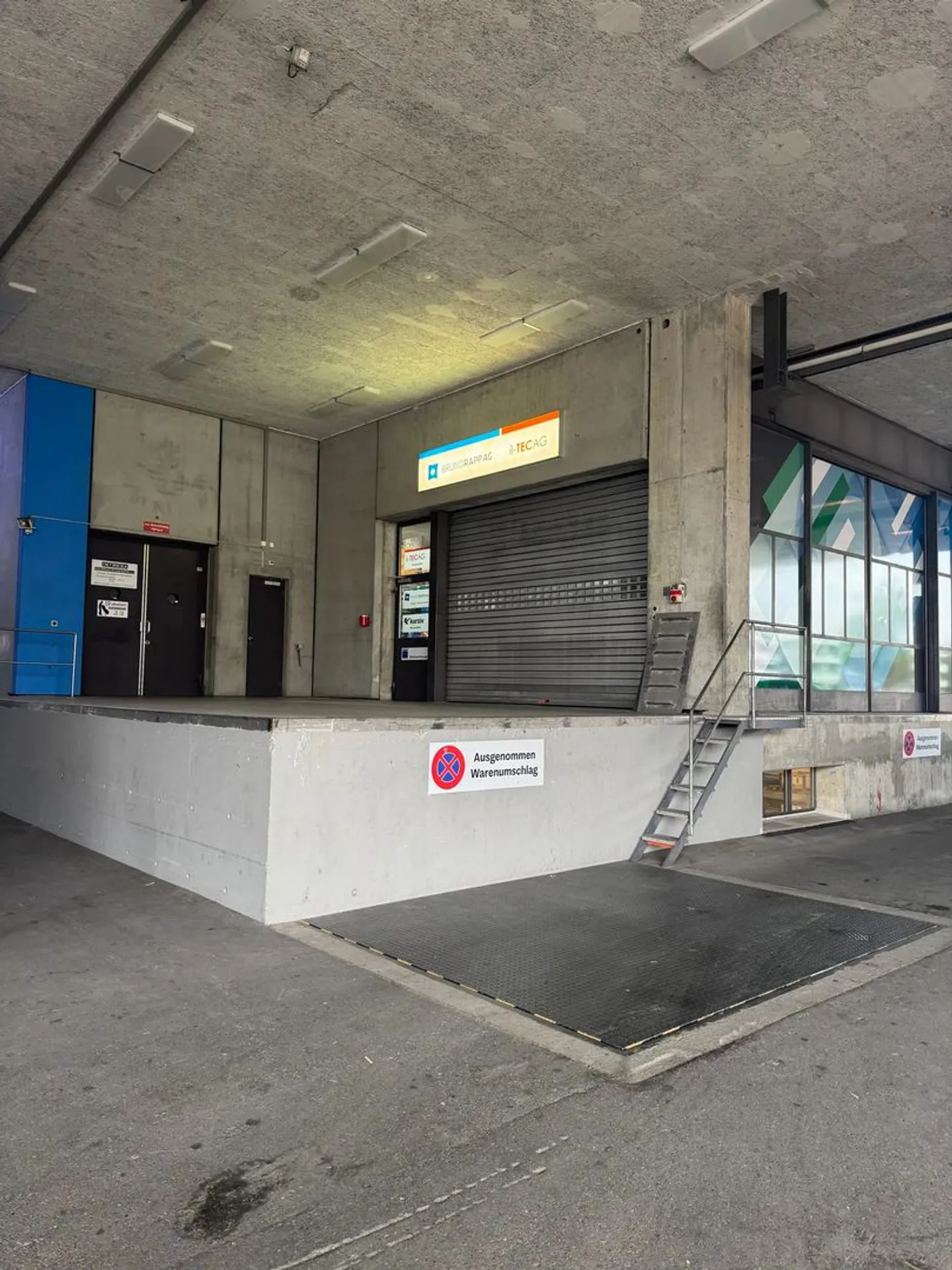 Moderne Gewerbefläche mit Rampe - Foto 1 von 13