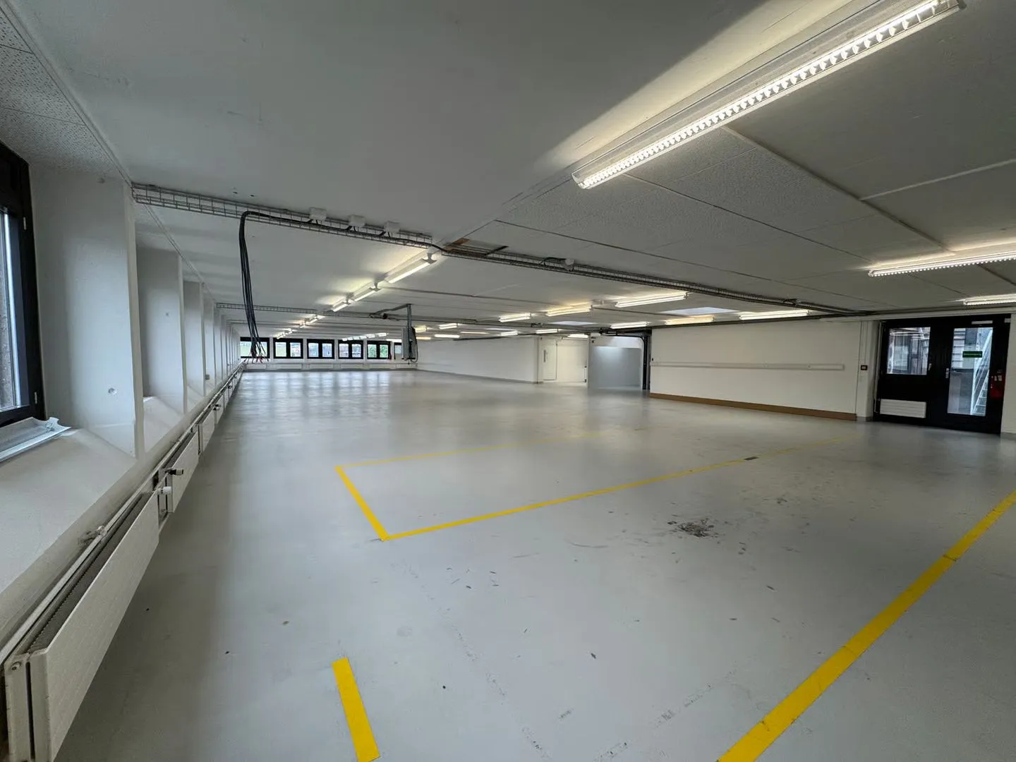 Moderne Gewerbefläche mit Rampe - Foto 9 von 13
