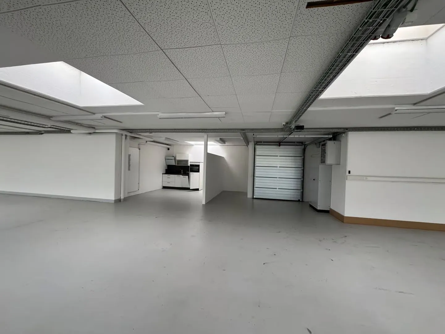 Moderne Gewerbefläche mit Rampe - Foto 12 von 13