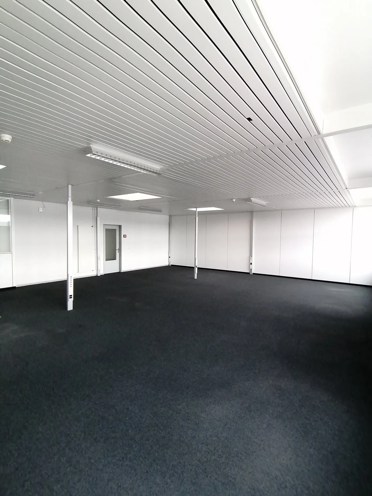 Espace de bureau lumineux à louer dans le quartier industriel de Burgdorf ! - Photo 1 sur 3