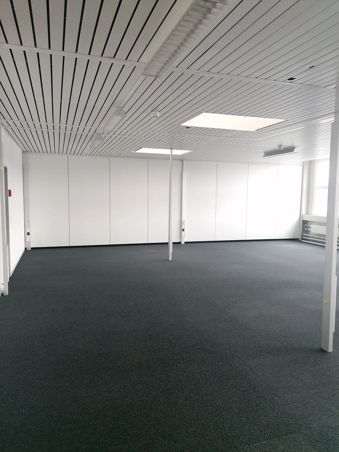 Espace de bureau lumineux à louer dans le quartier industriel de Burgdorf ! - Photo 2 sur 3