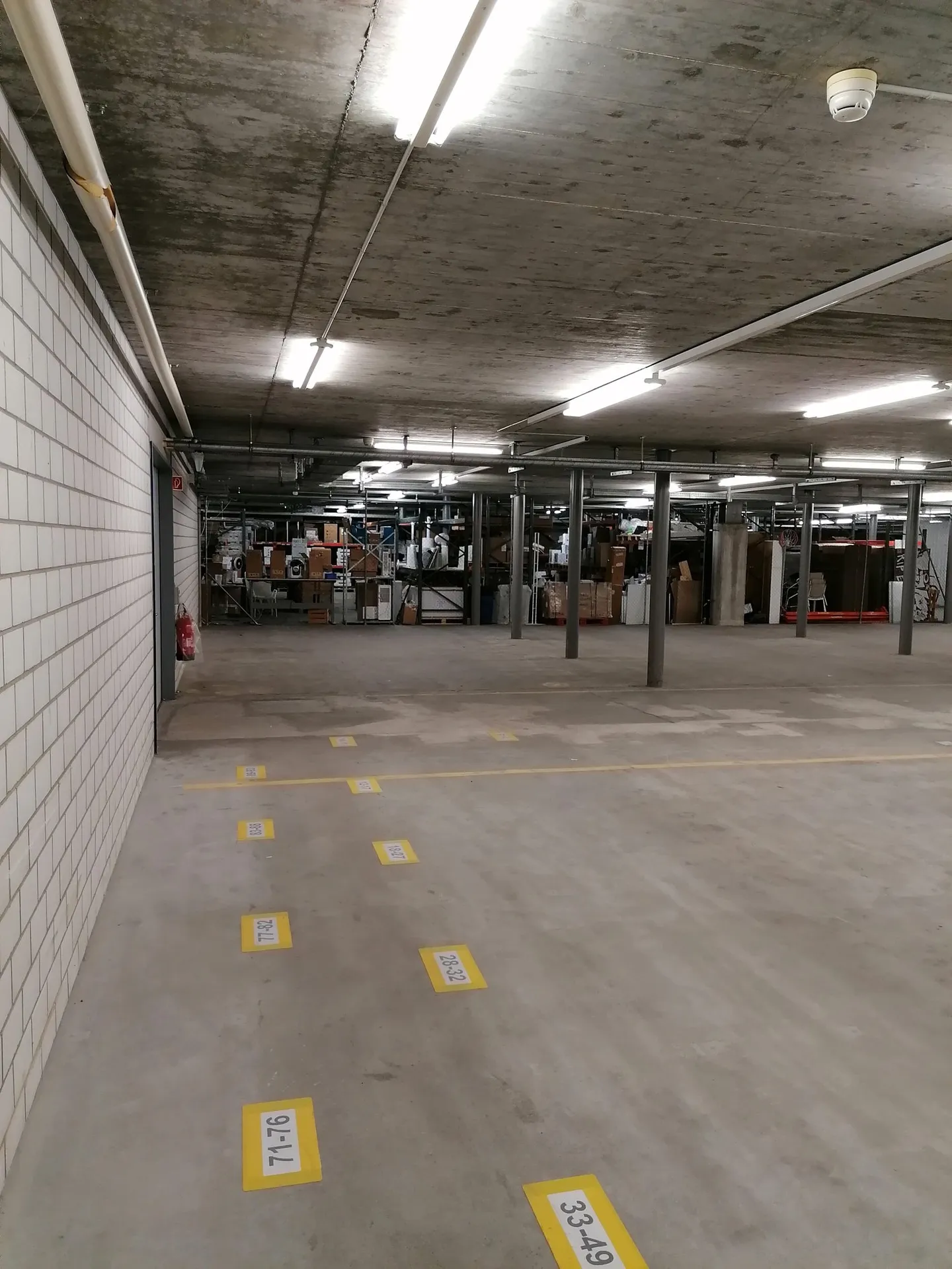 Spazio di stoccaggio illuminato in affitto nel centro di Nidau! - Foto 2 di 5