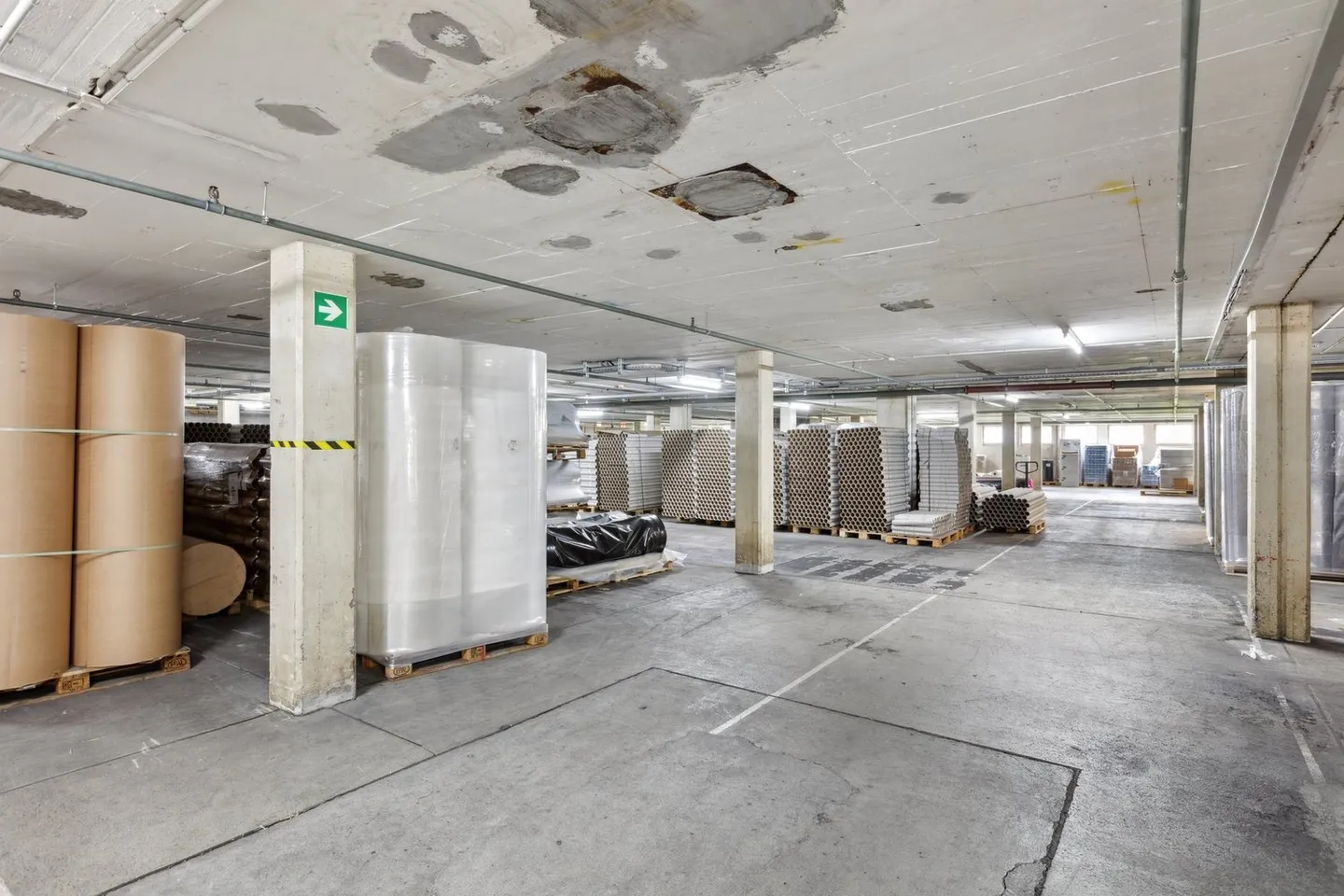 Moderne Industriehalle in Näfels - Foto 9 von 12