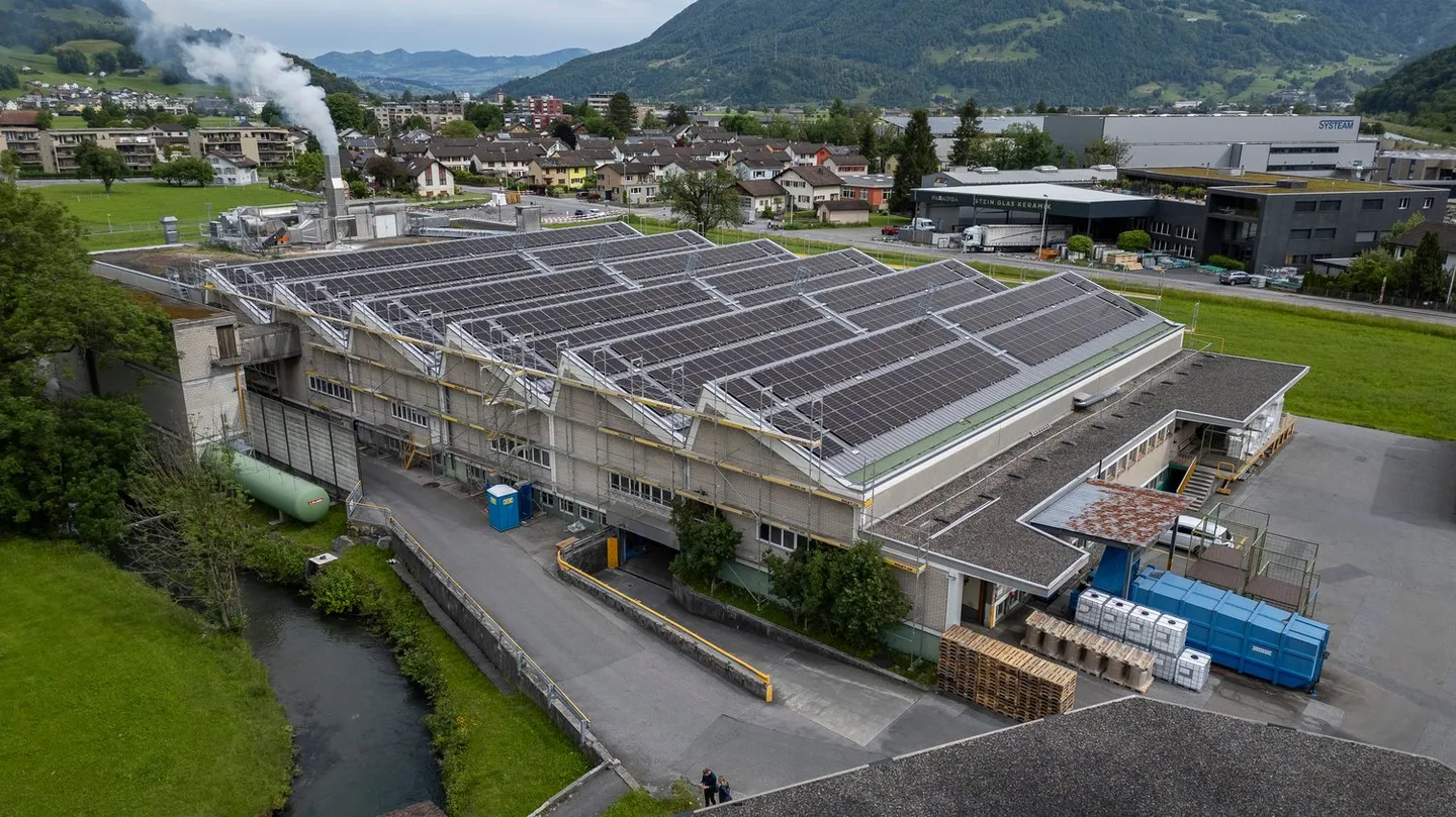 Moderne Industriehalle in Näfels - Foto 11 von 12