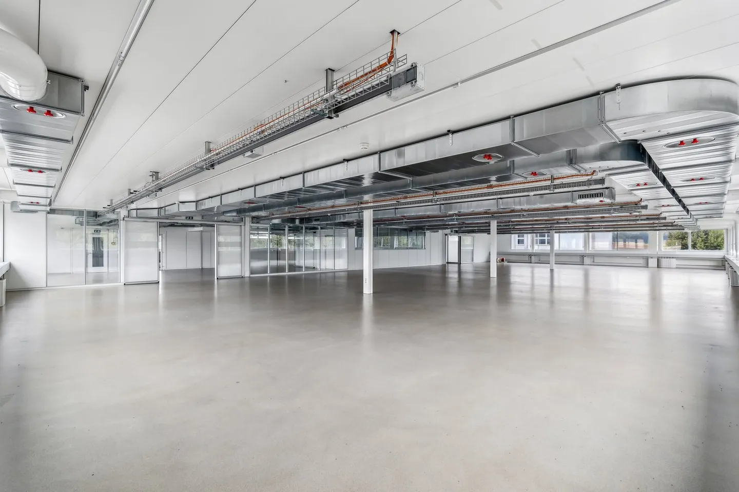 Espace commercial de haute qualité et ventilé à louer à Brugdorf ! - Photo 2 sur 8