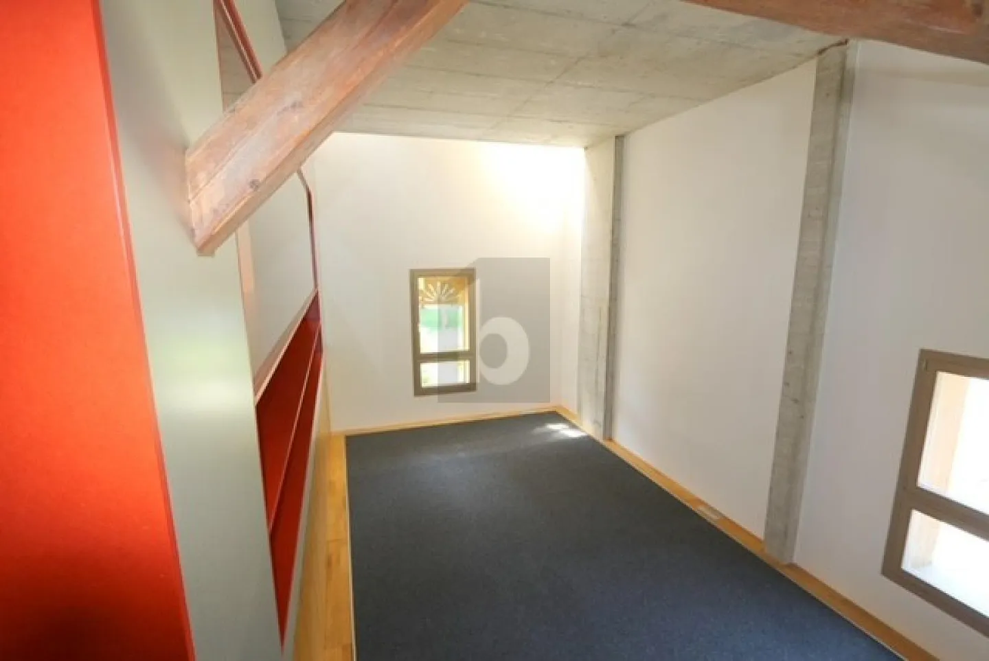 MODERN AND CENTRAL IN THE BEST LOCATION - Photo 5 of 6