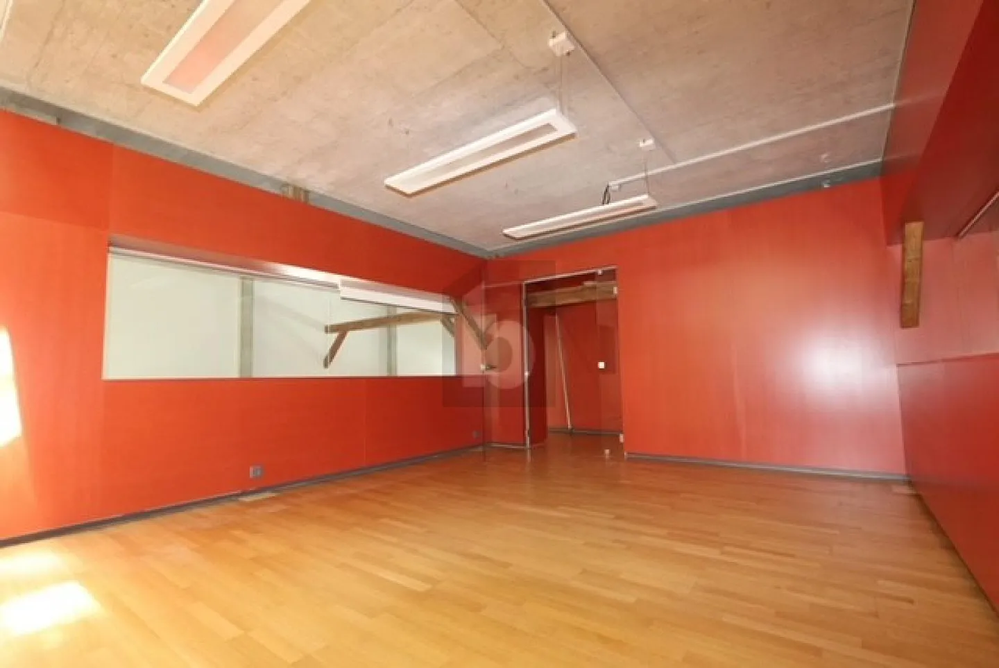 MODERN AND CENTRAL IN THE BEST LOCATION - Photo 2 of 6