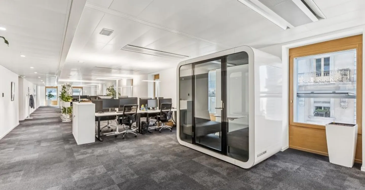 Exceptional offices of approximately 300 m² in the heart of Geneva - Photo 2 of 9