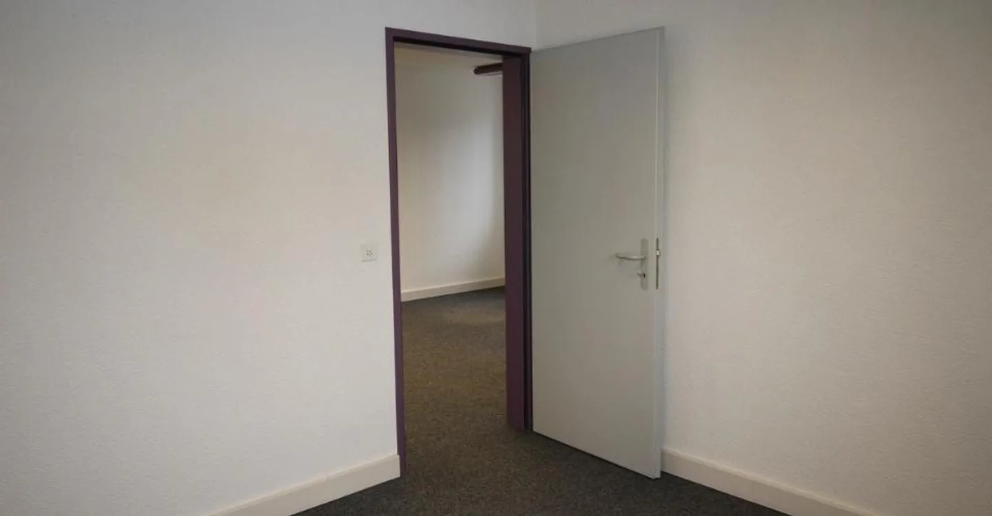 À louer ? Local commercial - bureaux d?environ 80 m² - Photo 8 of 13