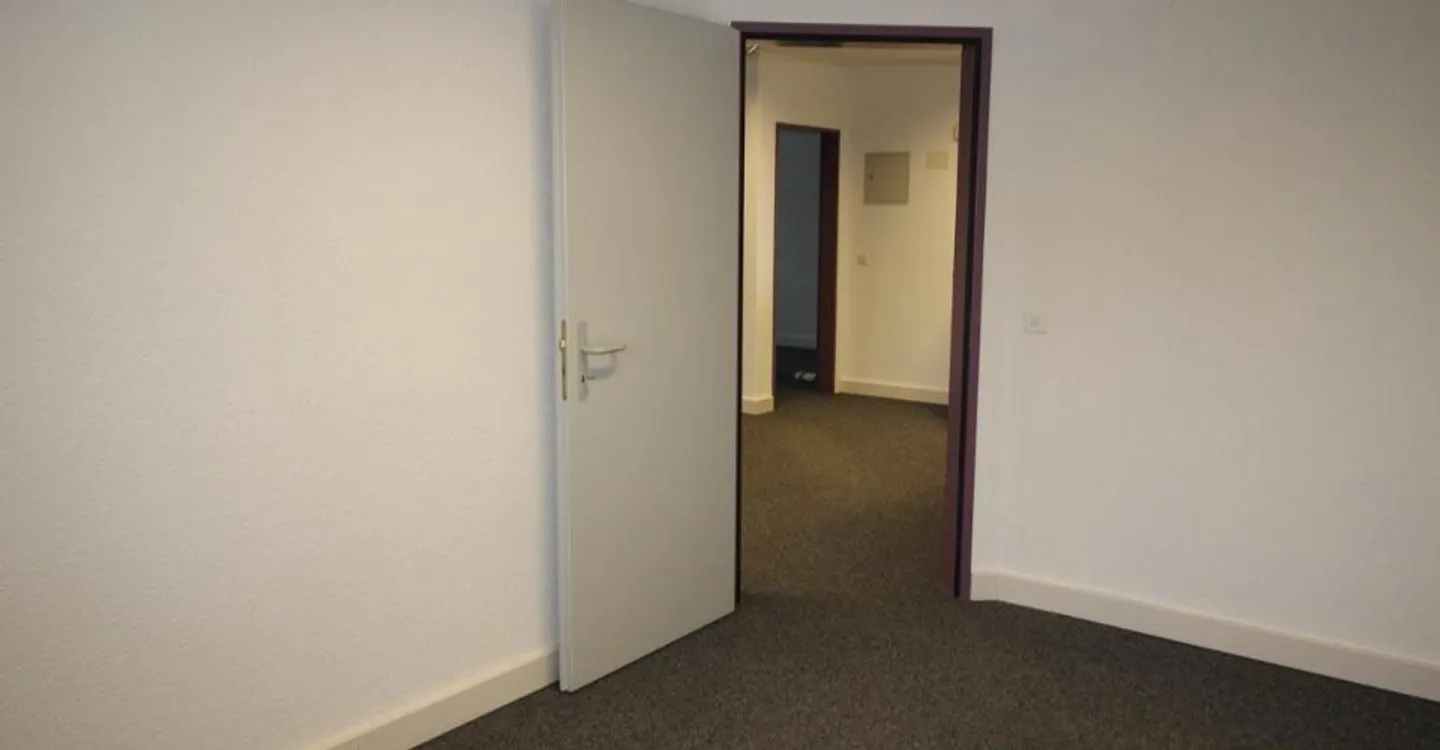 À louer ? Local commercial - bureaux d?environ 80 m² - Photo 4 of 13