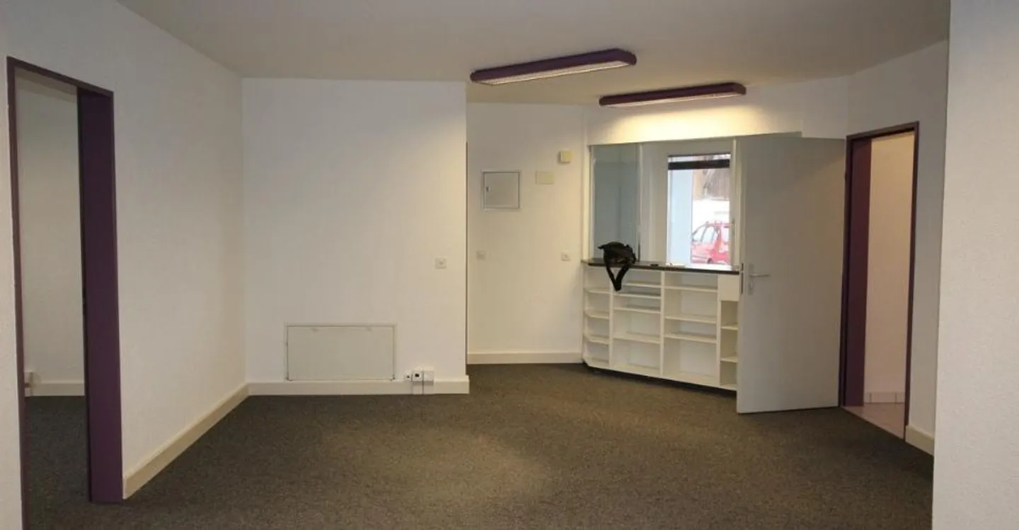 À louer ? Local commercial - bureaux d?environ 80 m² - Photo 1 of 13