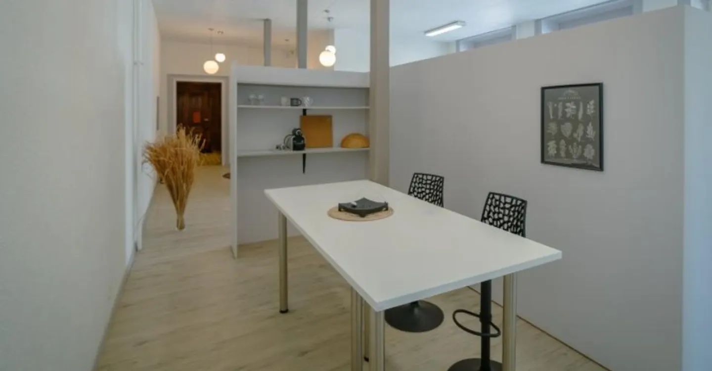 00183 - UFFICI DI ALTO LIVELLO - Superficie di circa 130 m² al piano superiore - Rue du Grenier 18 - La Chaux-de-Fonds - Foto 8 di 8