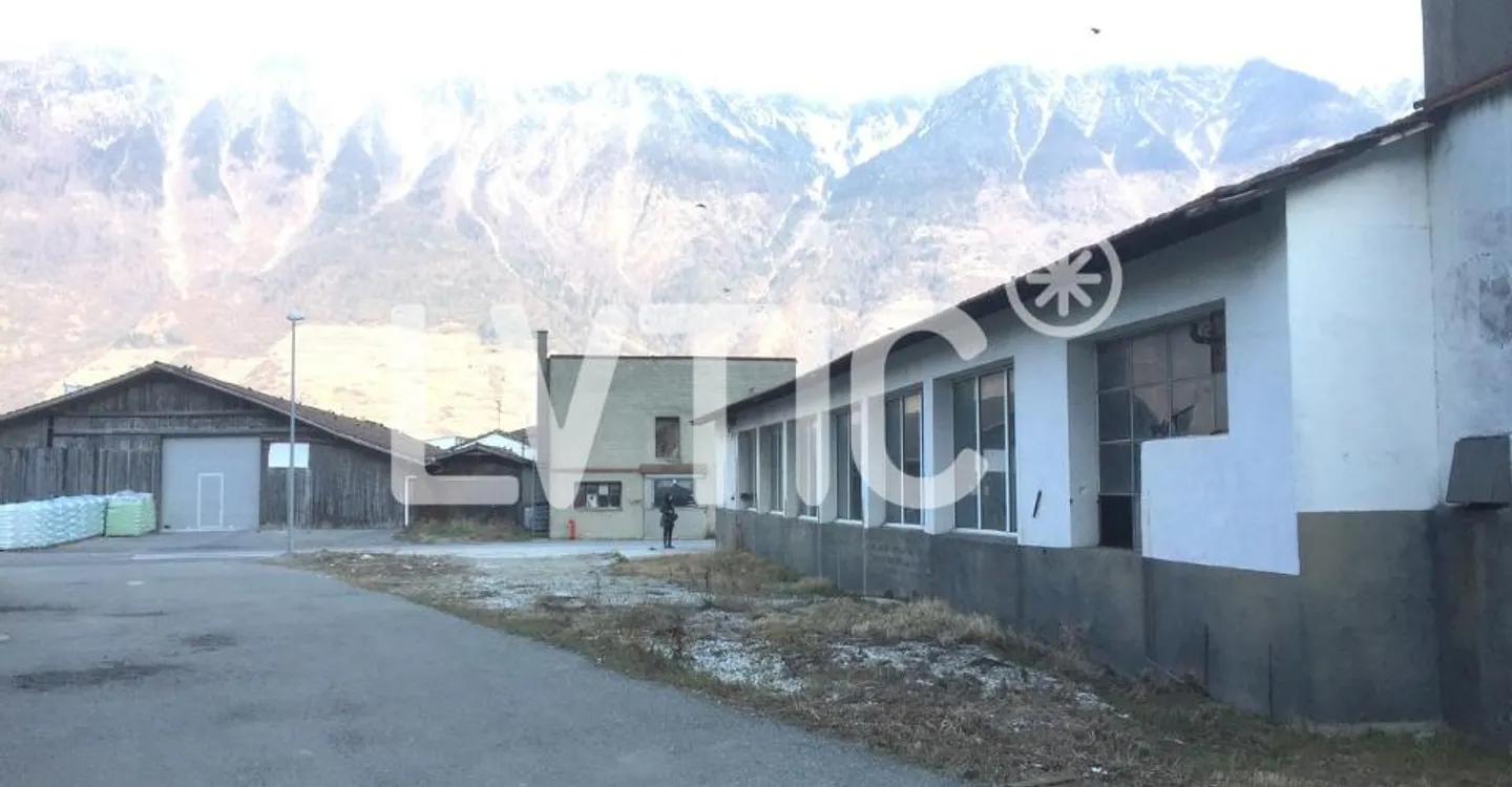 Artisanal building on a 1805 m2 plot for rent in Martigny - Photo 7 of 13