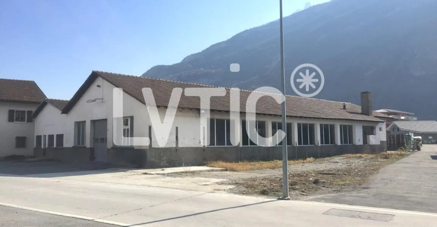 Artisanal building on a 1805 m2 plot for rent in Martigny - Photo 3 of 13