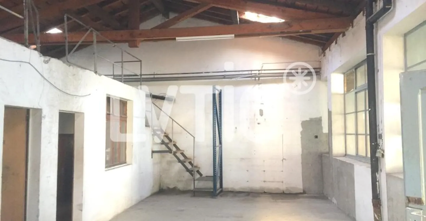 Artisanal building on a 1805 m2 plot for rent in Martigny - Photo 8 of 13