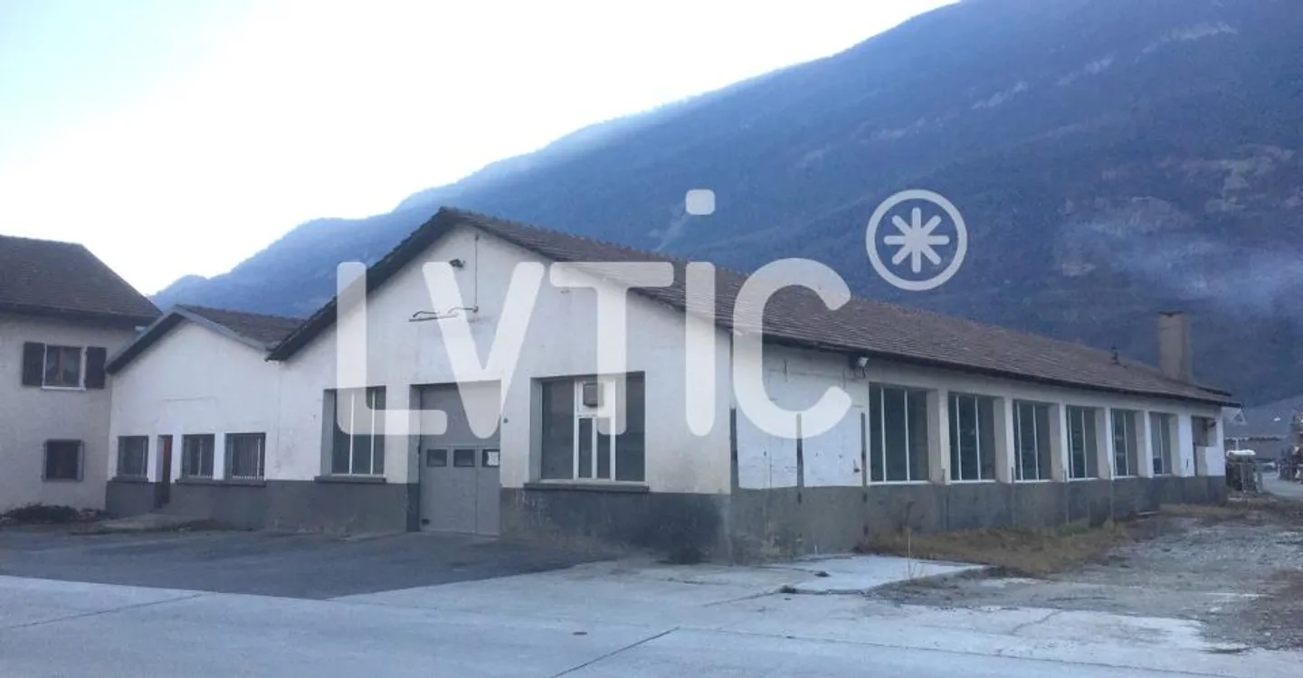 Artisanal building on a 1805 m2 plot for rent in Martigny - Photo 9 of 13