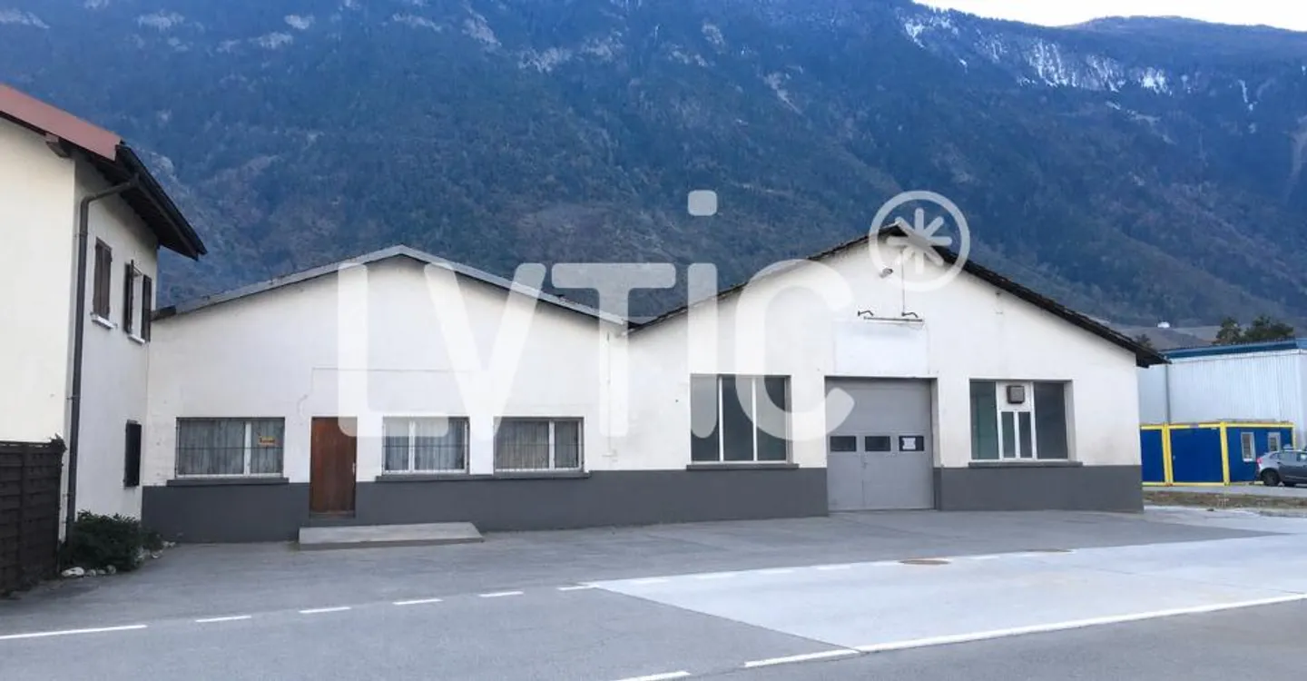 Artisanal building on a 1805 m2 plot for rent in Martigny - Photo 13 of 13