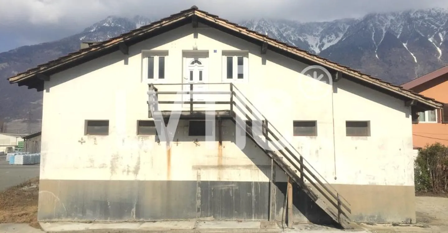 Artisanal building on a 1805 m2 plot for rent in Martigny - Photo 10 of 13