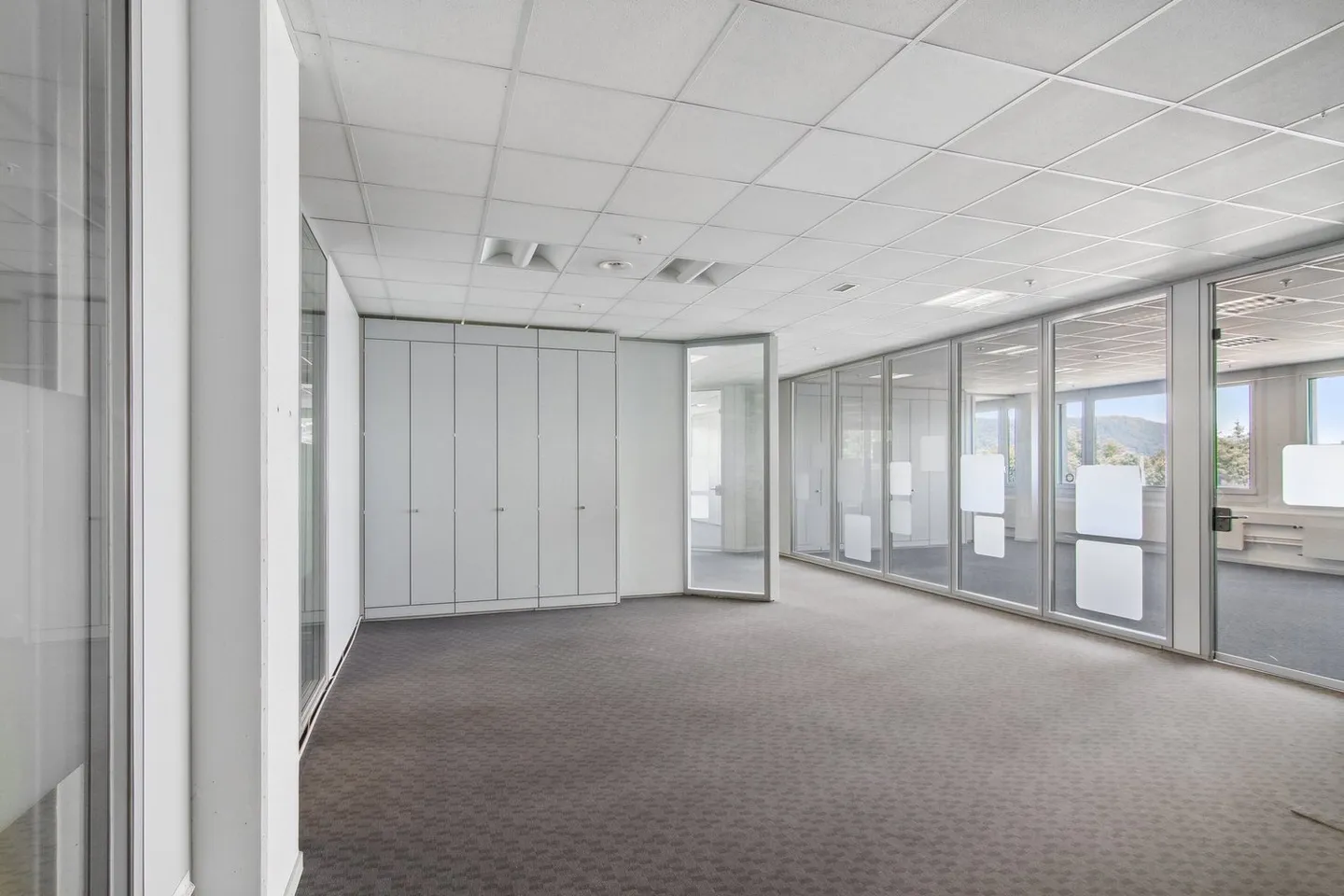 Expanded office space at fair conditions - storage space optionally available - Photo 9 of 11