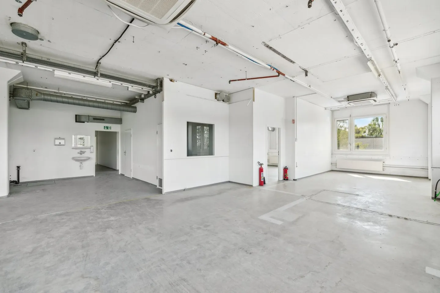 Flexible space solutions from 1,481 m² to 2,500 m² at attractive conditions - Photo 5 of 13