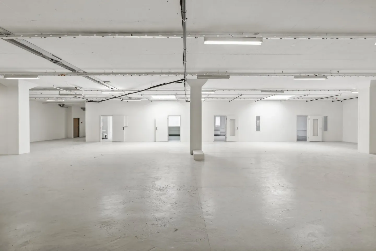 Flexible space solutions from 1,481 m² to 2,500 m² at attractive conditions - Photo 8 of 13