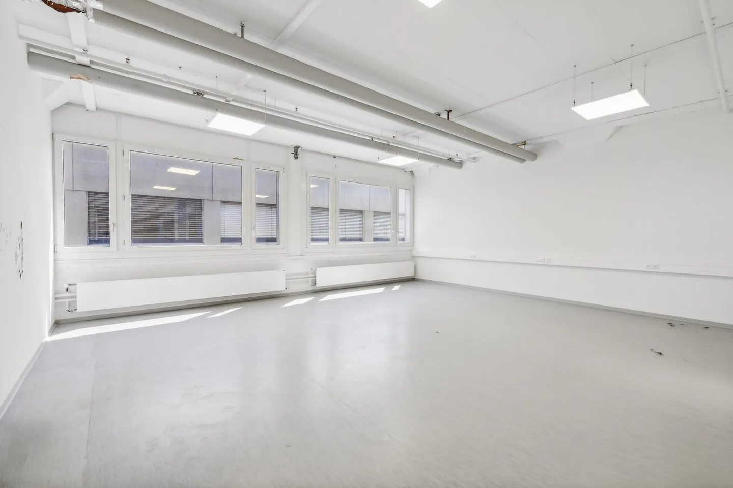 Flexible space solutions from 1,481 m² to 2,500 m² at attractive conditions - Photo 11 of 13