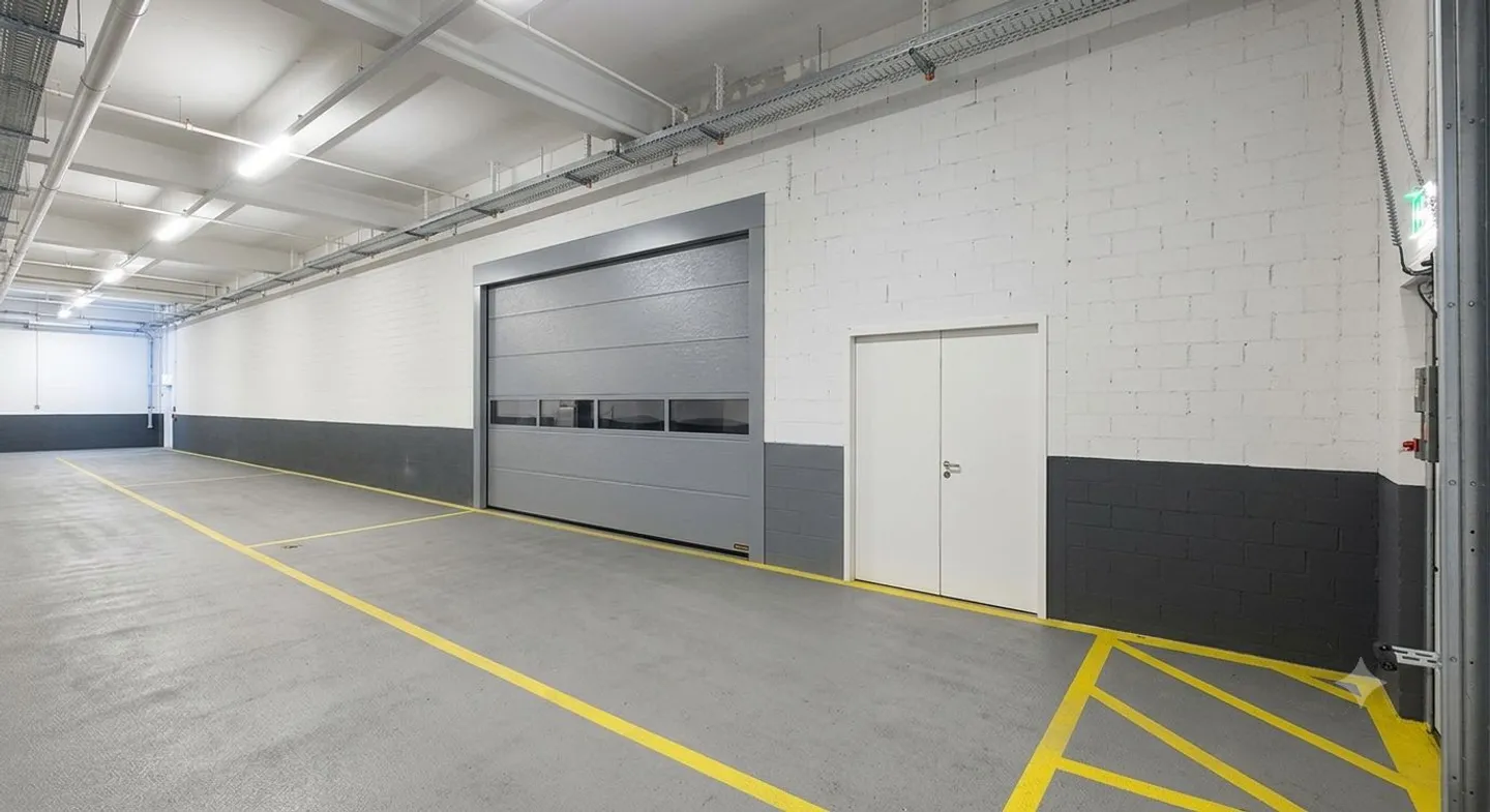 Spazio commerciale al piano terra accessibile e raro a Neuenhof in affitto! - Foto 1 di 7