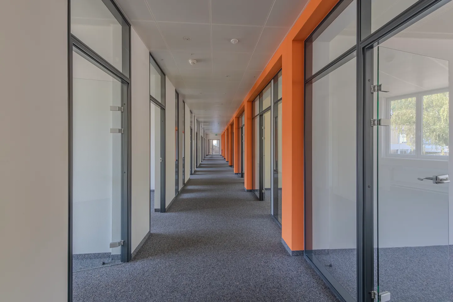 Flexible office spaces for your business success - Photo 4 of 9