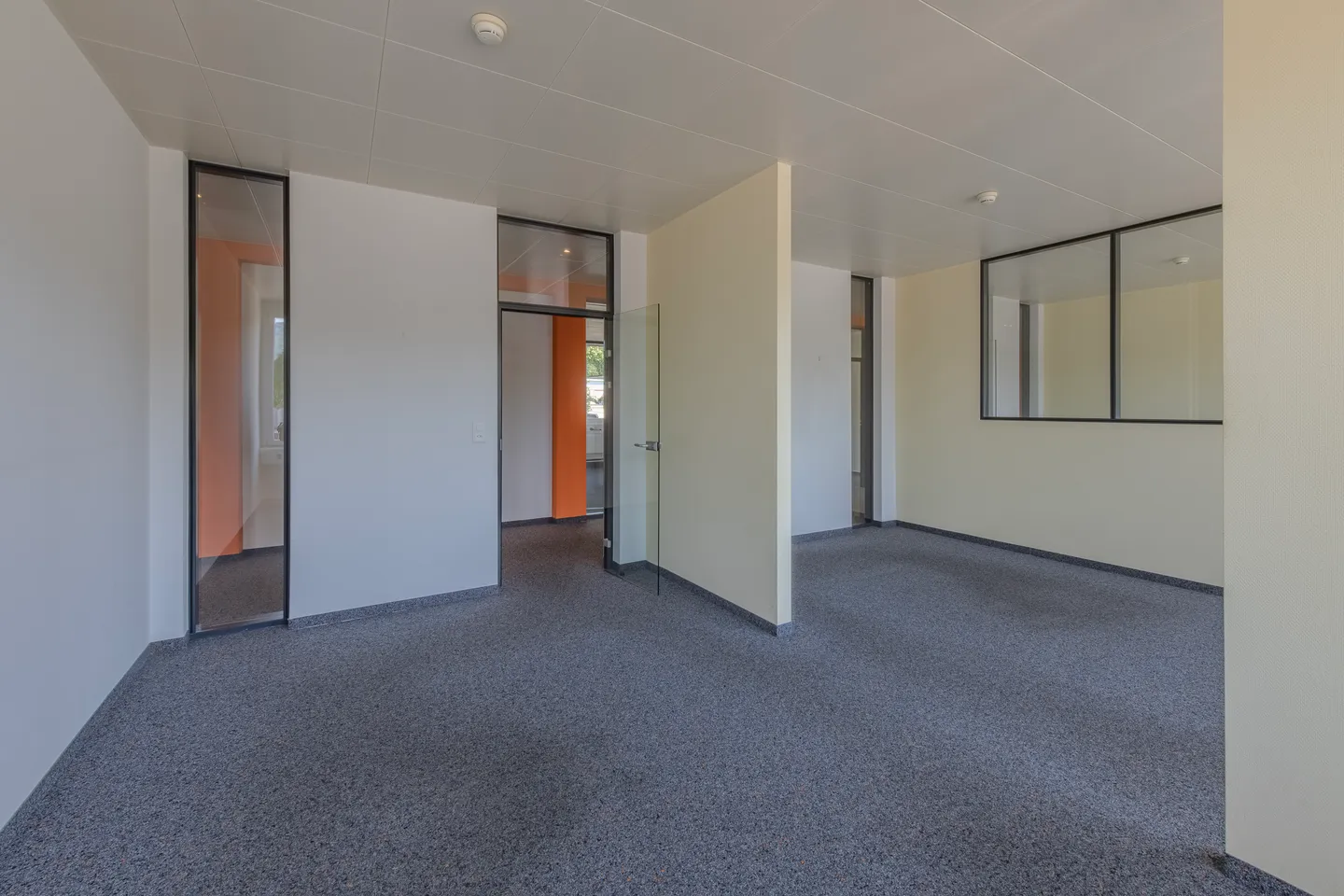Flexible office spaces for your business success - Photo 6 of 9