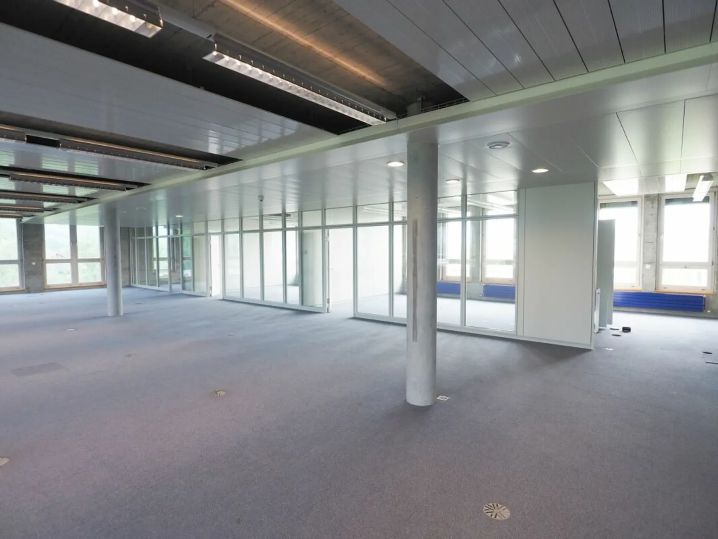 First-class office space with 392 m² in a representative commercial property - Photo 3 of 10