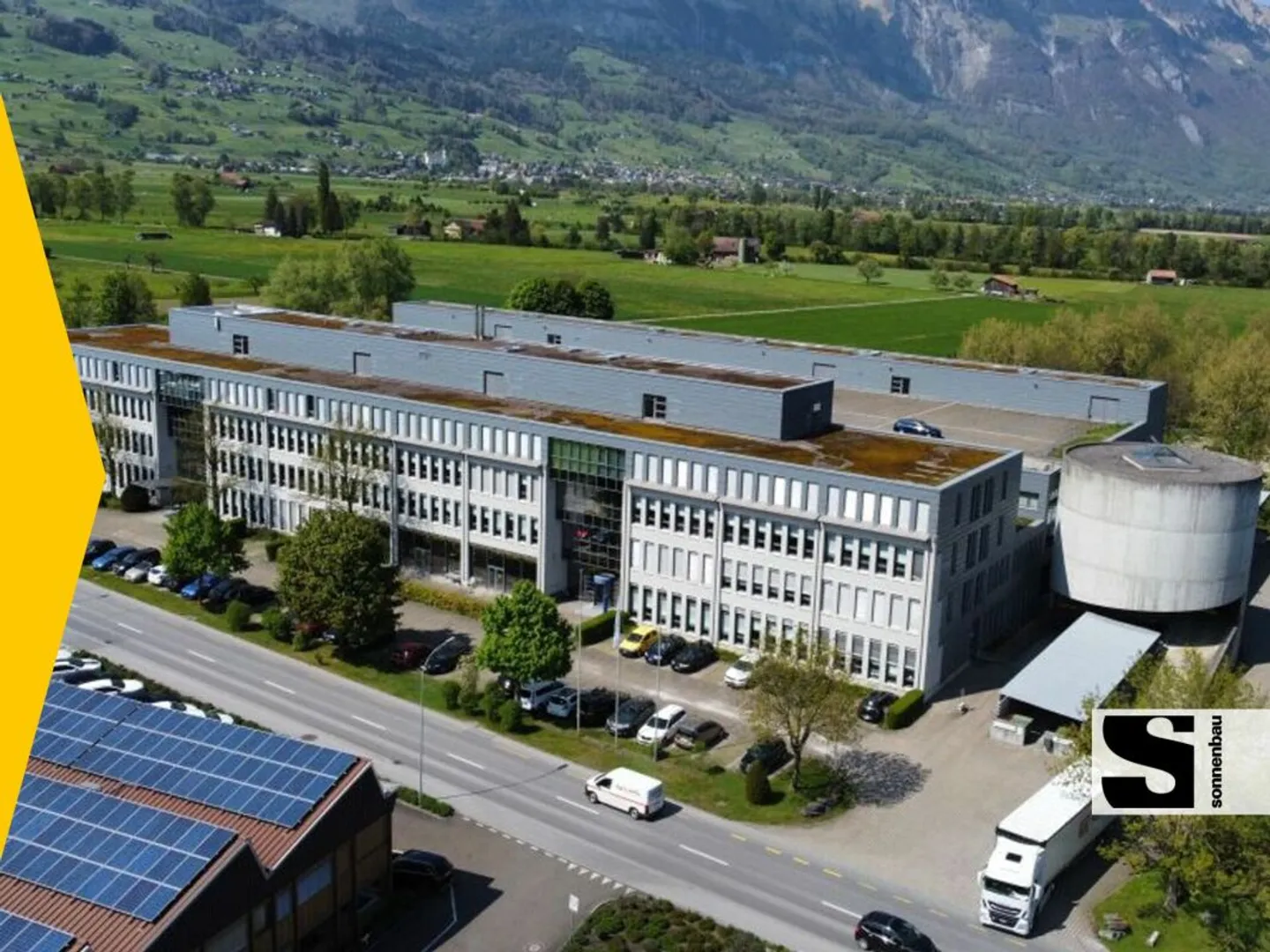 First-class office space with 392 m² in a representative commercial property - Photo 1 of 10