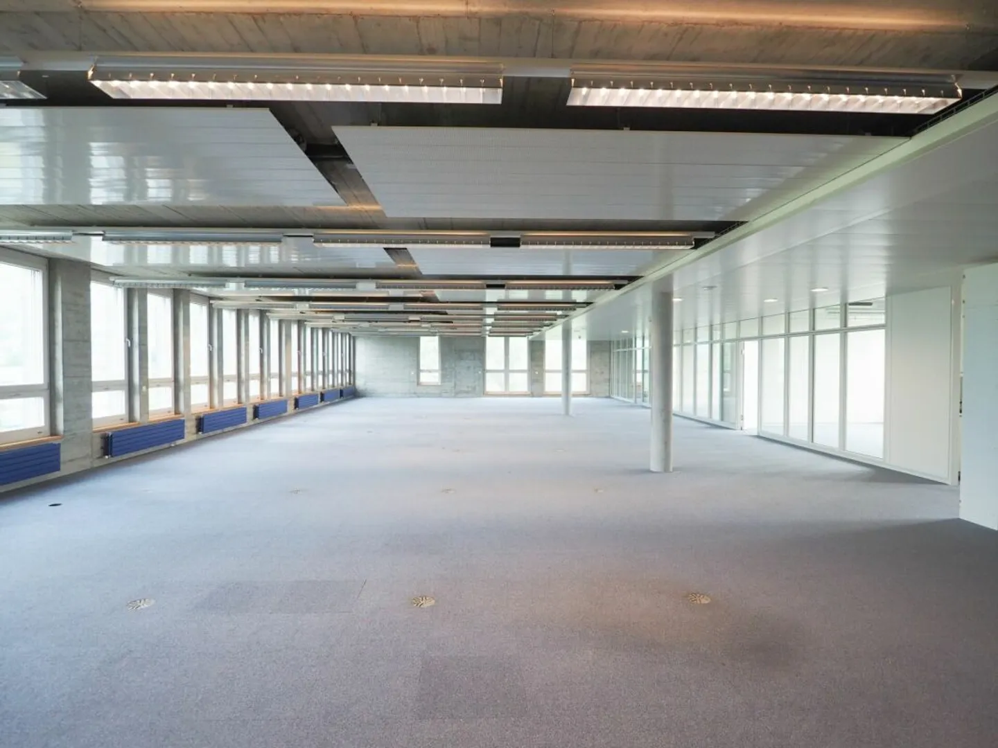 First-class office space with 392 m² in a representative commercial property - Photo 2 of 10