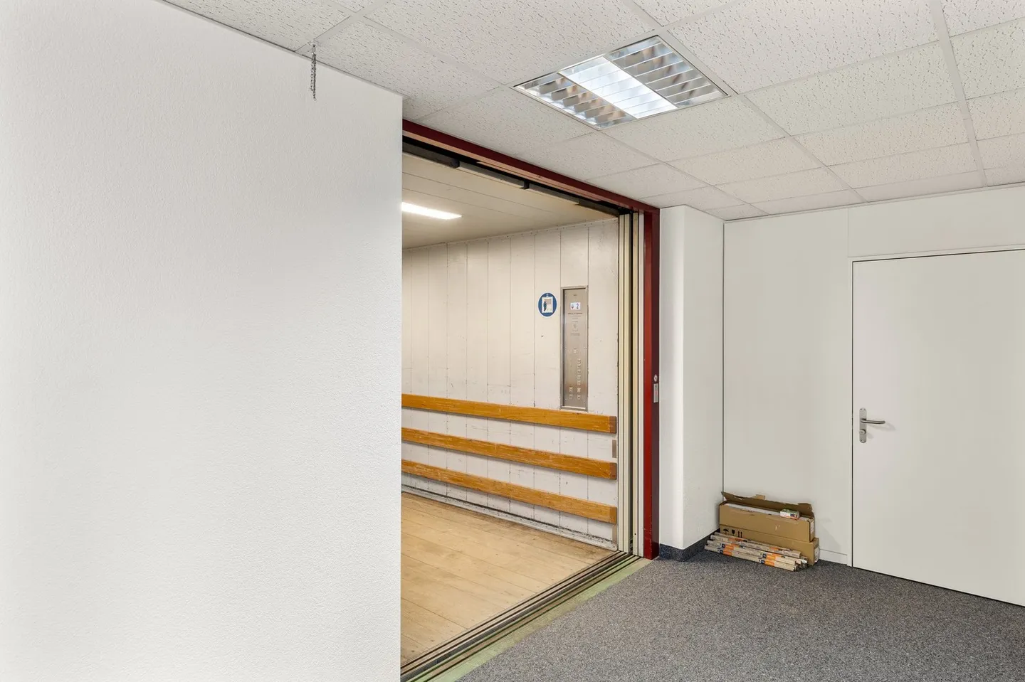 Rare combination of office and warehouse in one location - Photo 7 of 13