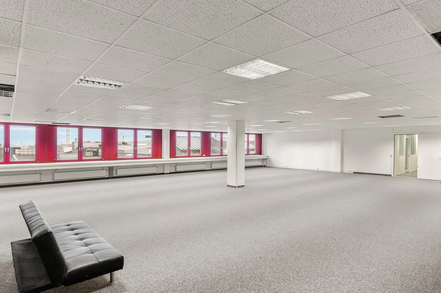 Rare combination of office and warehouse in one location - Photo 10 of 13
