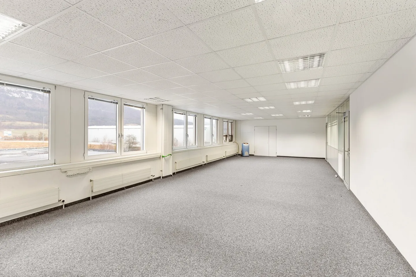 Rare combination of office and warehouse in one location - Photo 2 of 13
