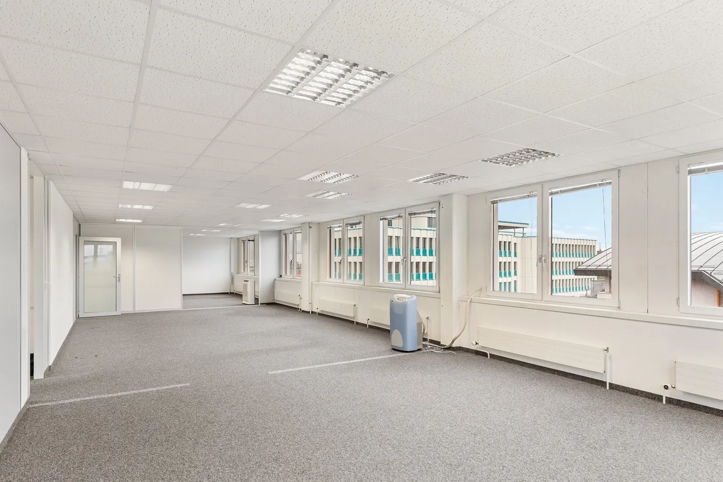 Rare combination of office and warehouse in one location - Photo 3 of 13