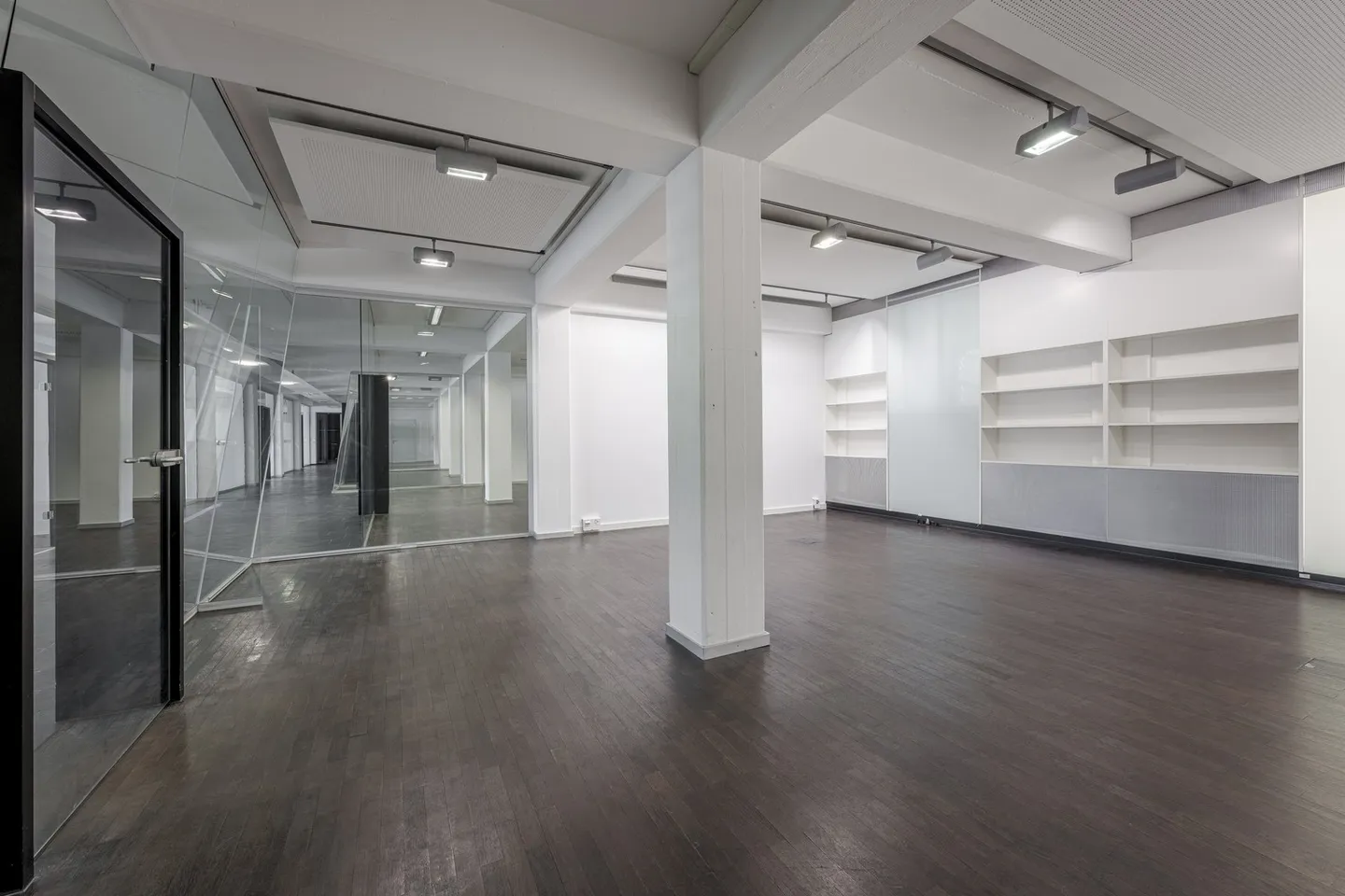 Espace de bureau et d'exposition représentatif avec des avantages imbattables - Photo 2 sur 11