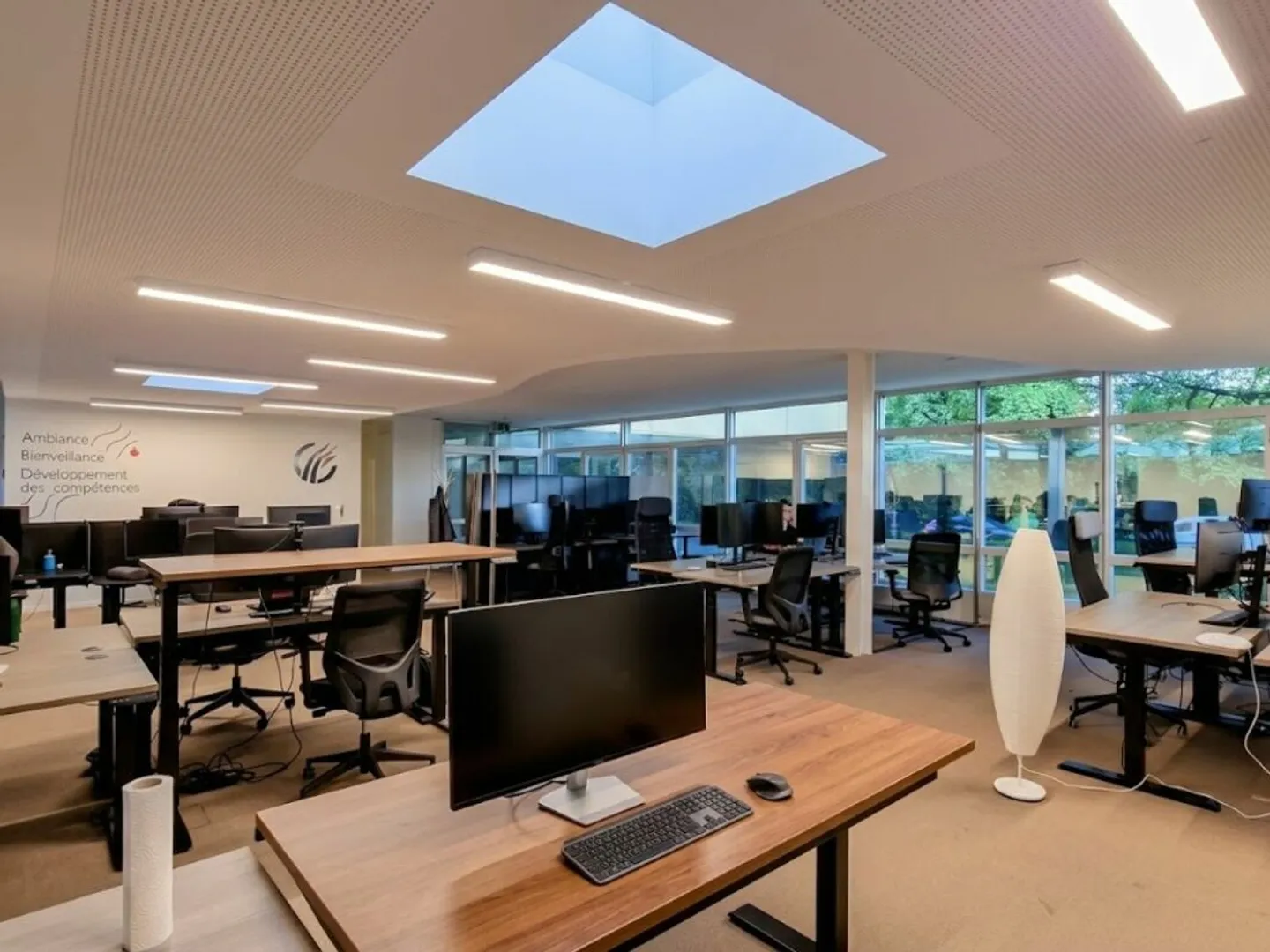 Bureau moderne avec vue sur le lac - Photo 2 sur 7